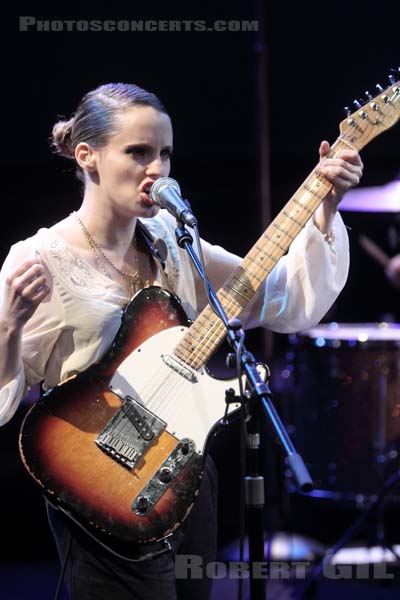 ANNA CALVI - 2011-01-17 - PARIS - Radio France (Studio 105) - 